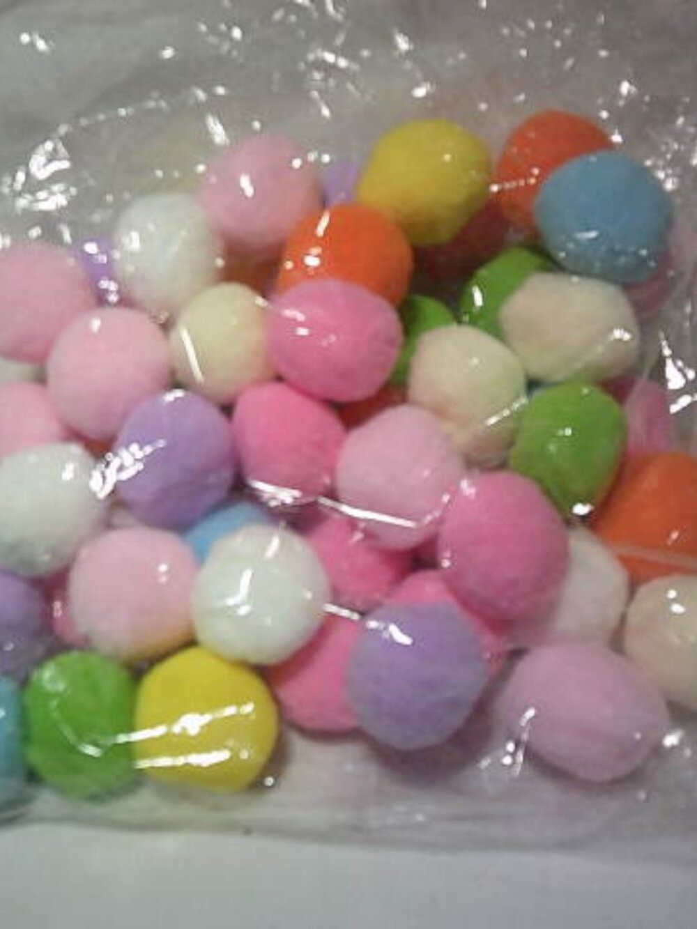 NEW 50 ASSORTED COLORS POM POM BALLS CRAFTING FABRIC PLAY CAT KITTEN FUZZY BALL
